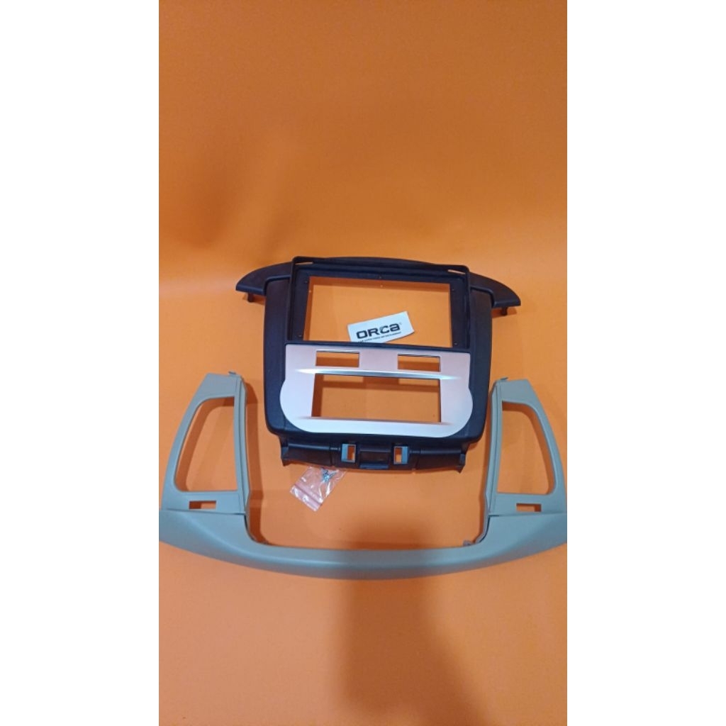 Frame head unit android 9 inch mobil toyota innova 2005-2010