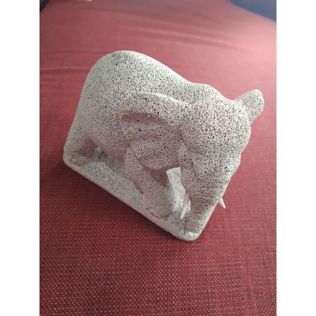 PATUNG GAJAH MONYET BAHAN HEBEL BATU BATA APUNG PAHAT UKIR