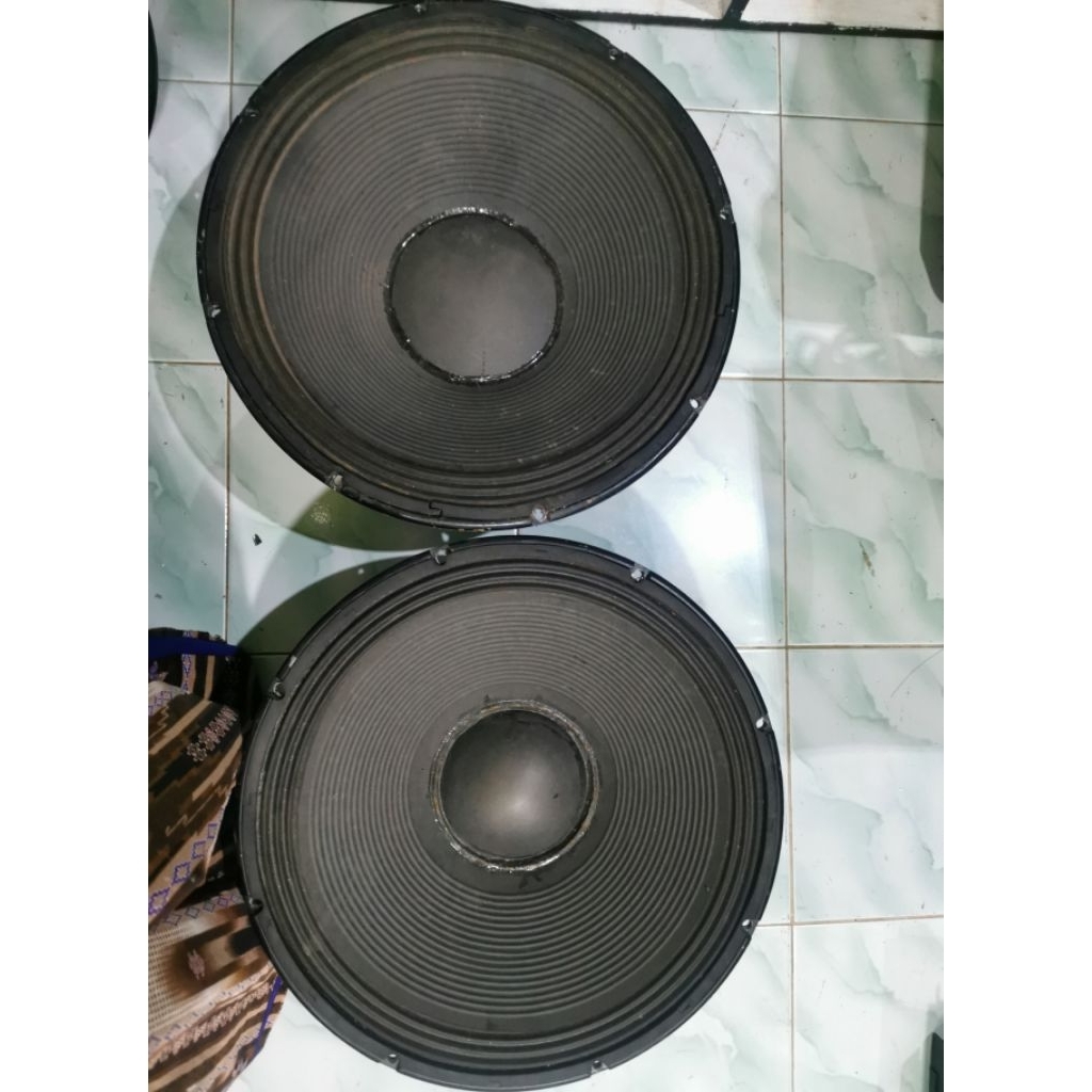 speeker 18 inch second speaker 18inch rcf neo 18" rcf neo 18n401