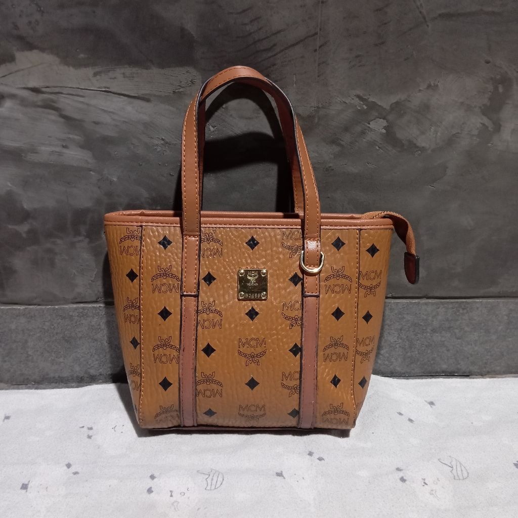 PRELOVED HANDLE BAG MCM MEDIUM ORI