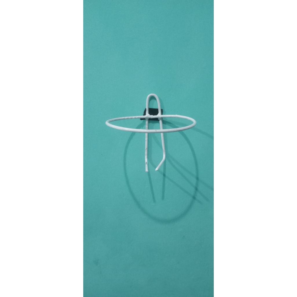 Rak Bunga Balkon Besi - Rak Pot Tanaman Gantung Minimalis untuk Dekorasi Rumah & Taman depan rumah