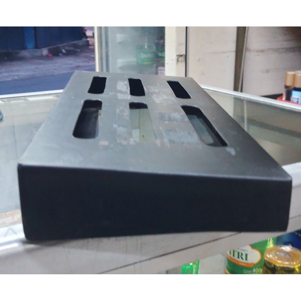 (BEKAS PAKAI) Pedalboard efek gitar bass