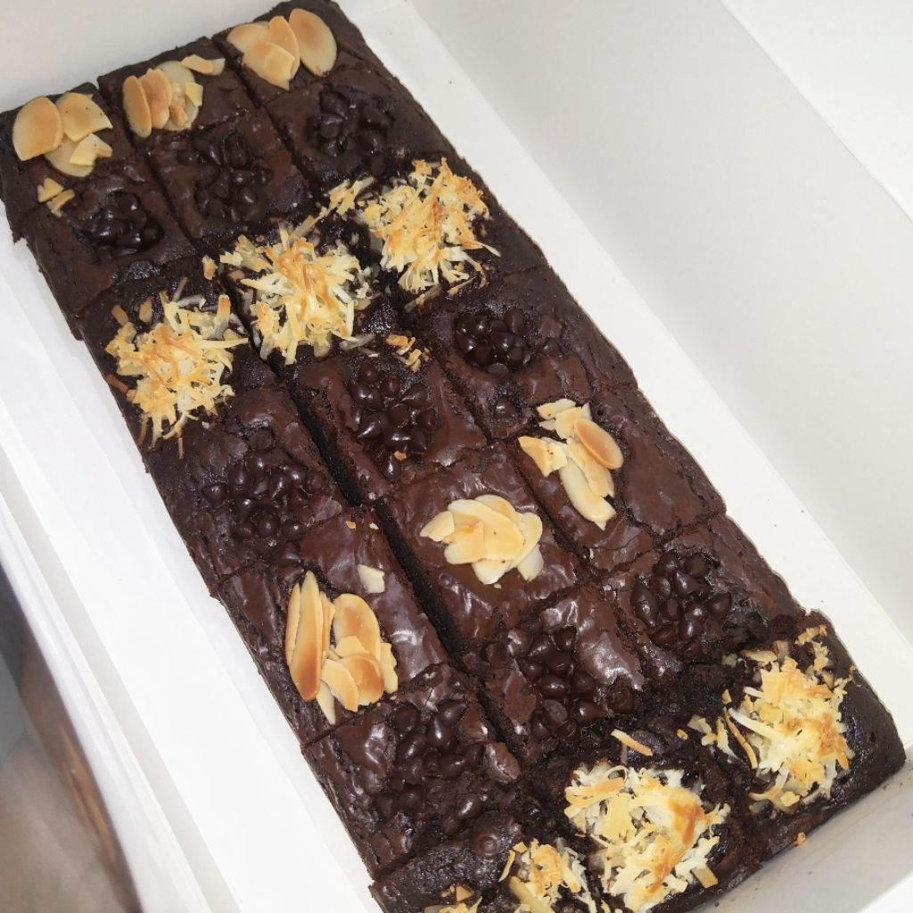 

Fudgy Brownies Premium ukuran 20x10