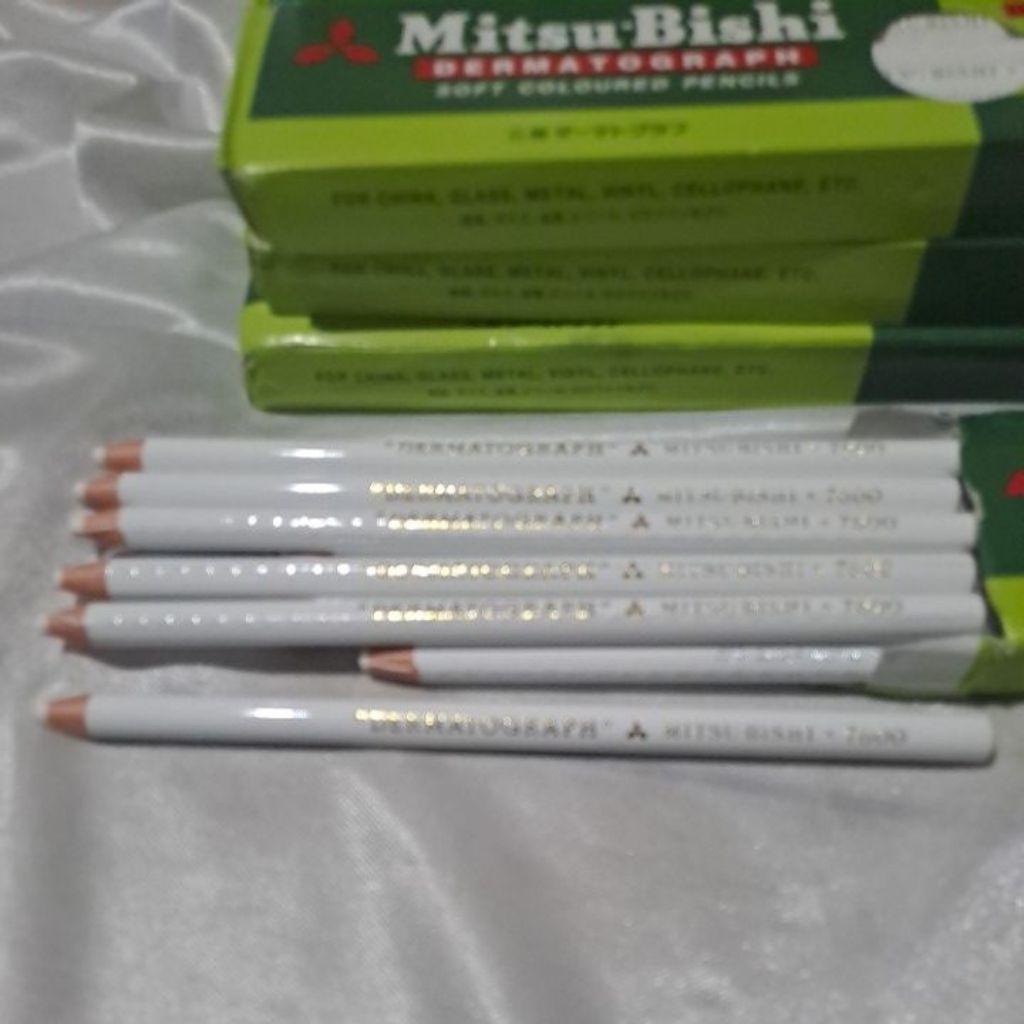 

Pencil DERMATOGRAPH Mitsu‐Bishi Putih