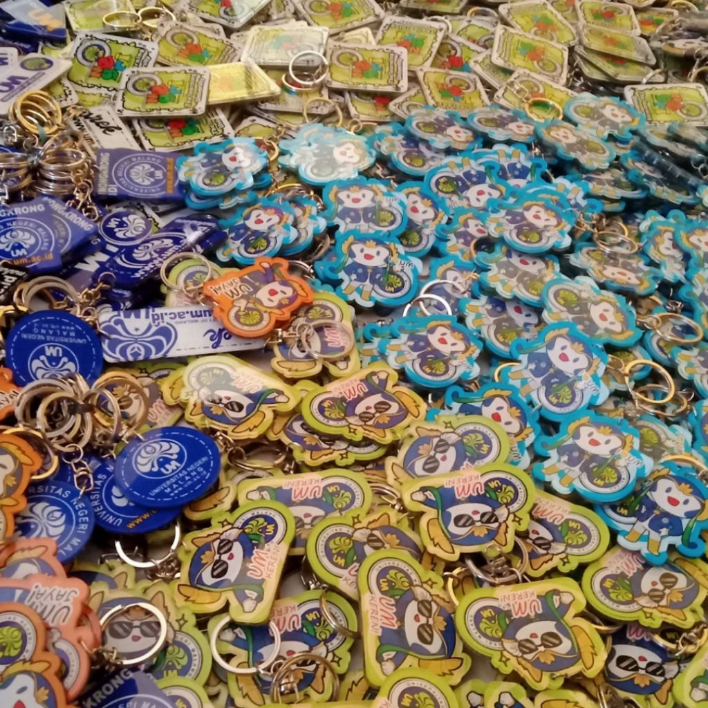 Terlengkap | Gantungan Kunci UM | Universitas Negeri Malang