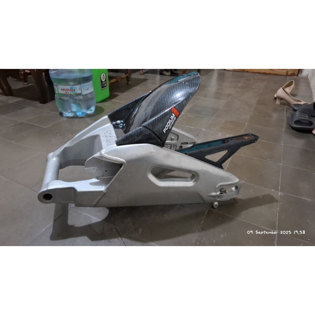 swing arm limbah moge aprilia rsv4
