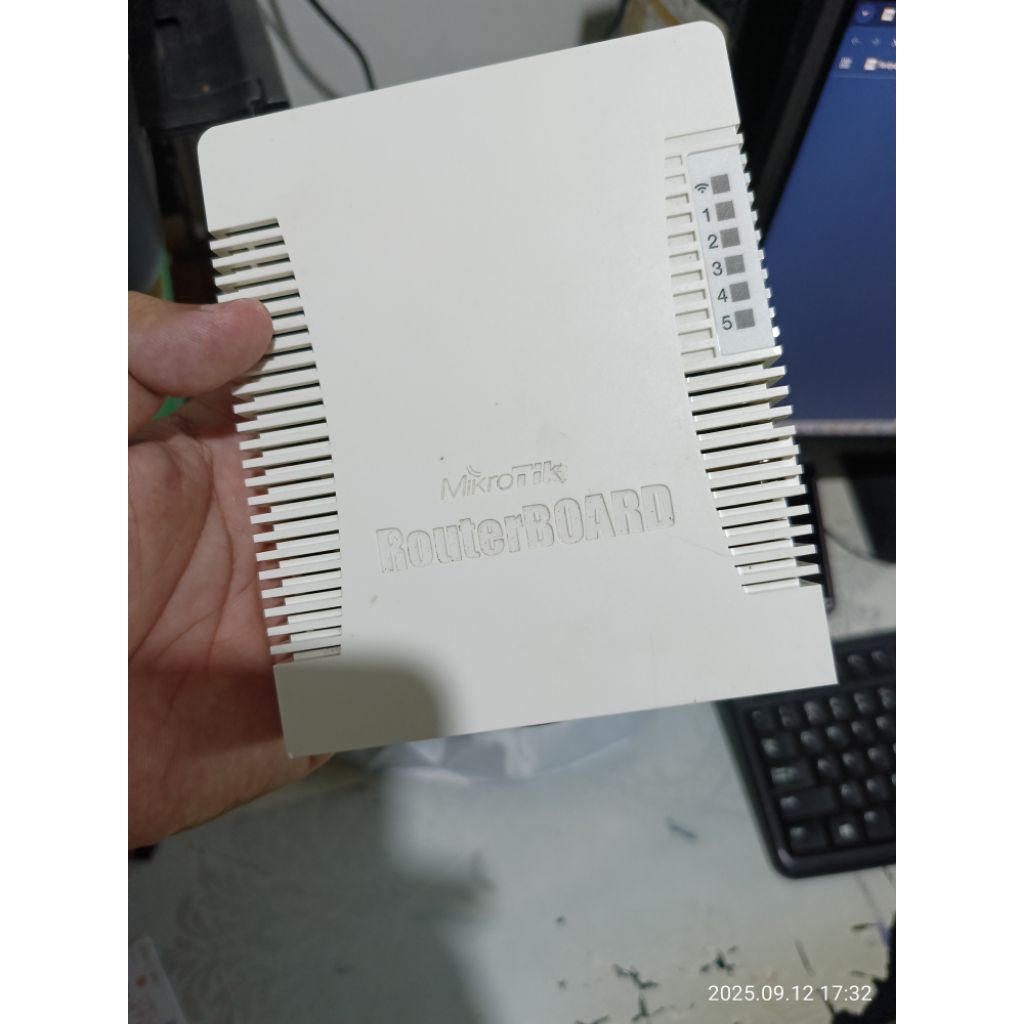 Mikrotik Router RB951 Ui-2nD ( hAP ) / RB951Ui-2nD ( hAP ), RB951ui