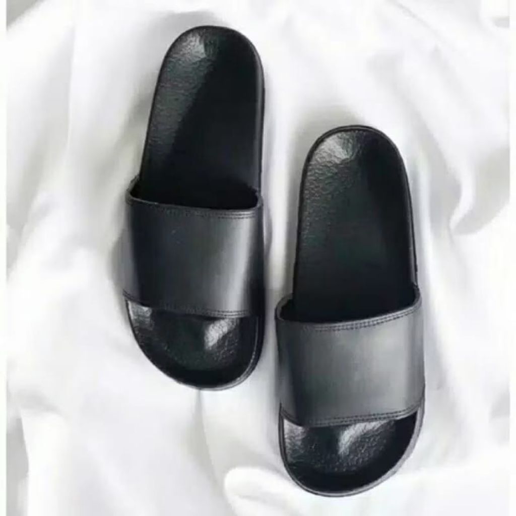 Sandal Slide Hitam Polos Pria Wanita Sandal Slop Sandal slip On Cewe Cowo