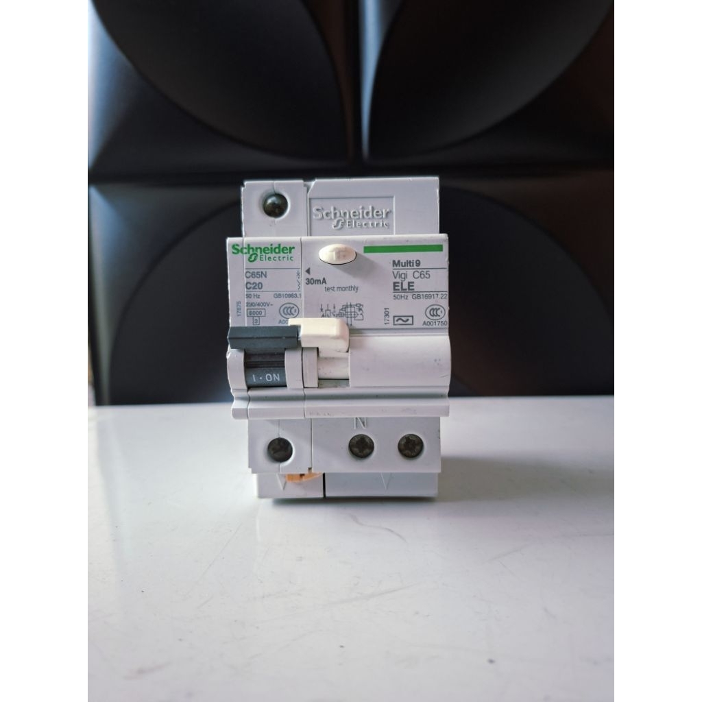 ELCB Schneider 20 AMPER SECOND