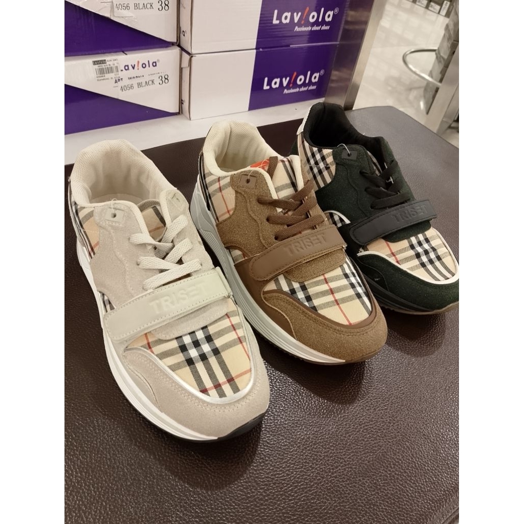 Triset Sepatu Sneaker Wanita