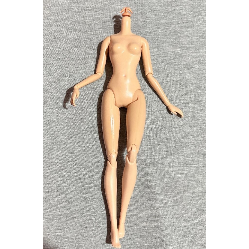 Mattel DYX63 body pivotal barbie ex thelooks city chic