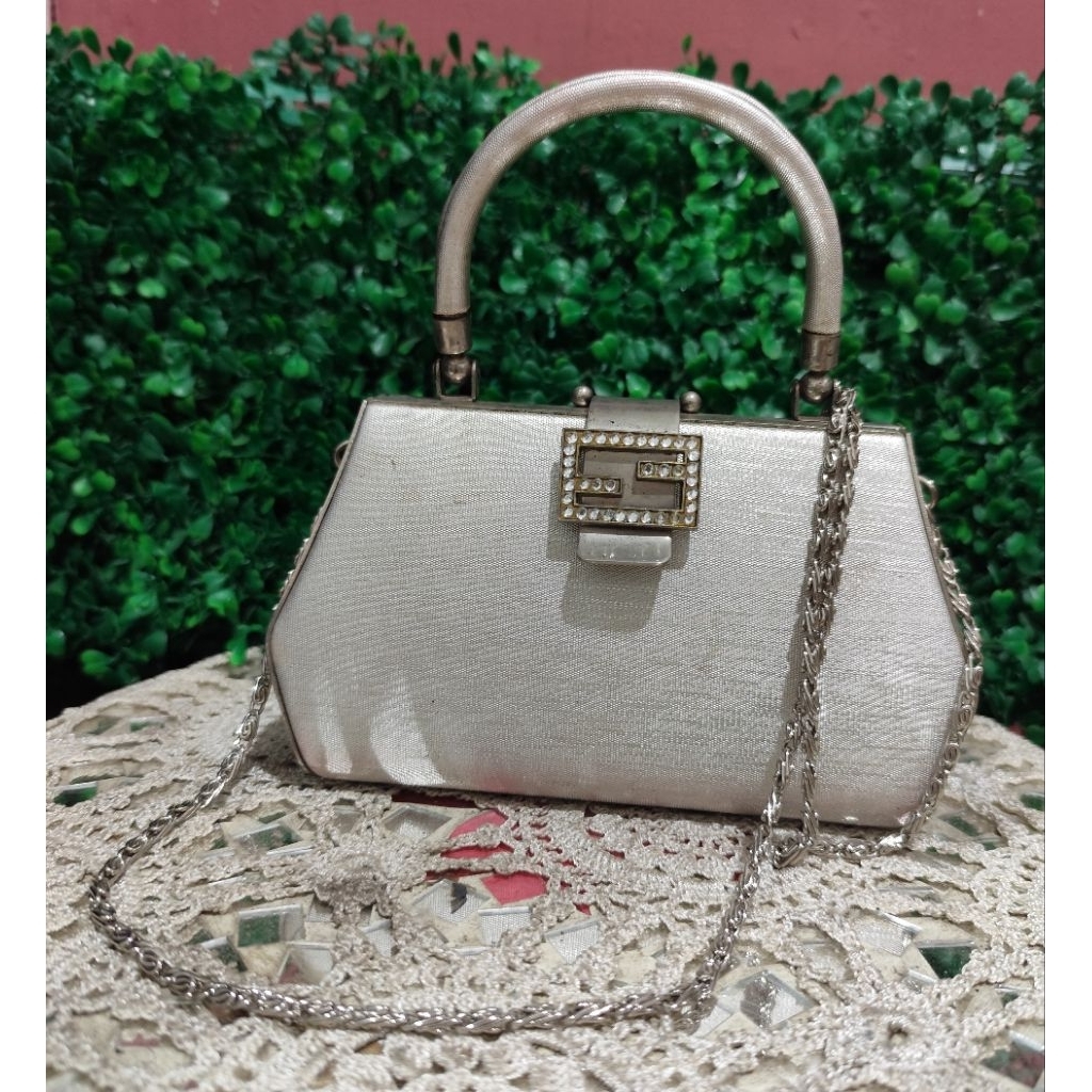 Tas pesta Vintage warna silver tinggi:18cm panjang 17 cm minus noda