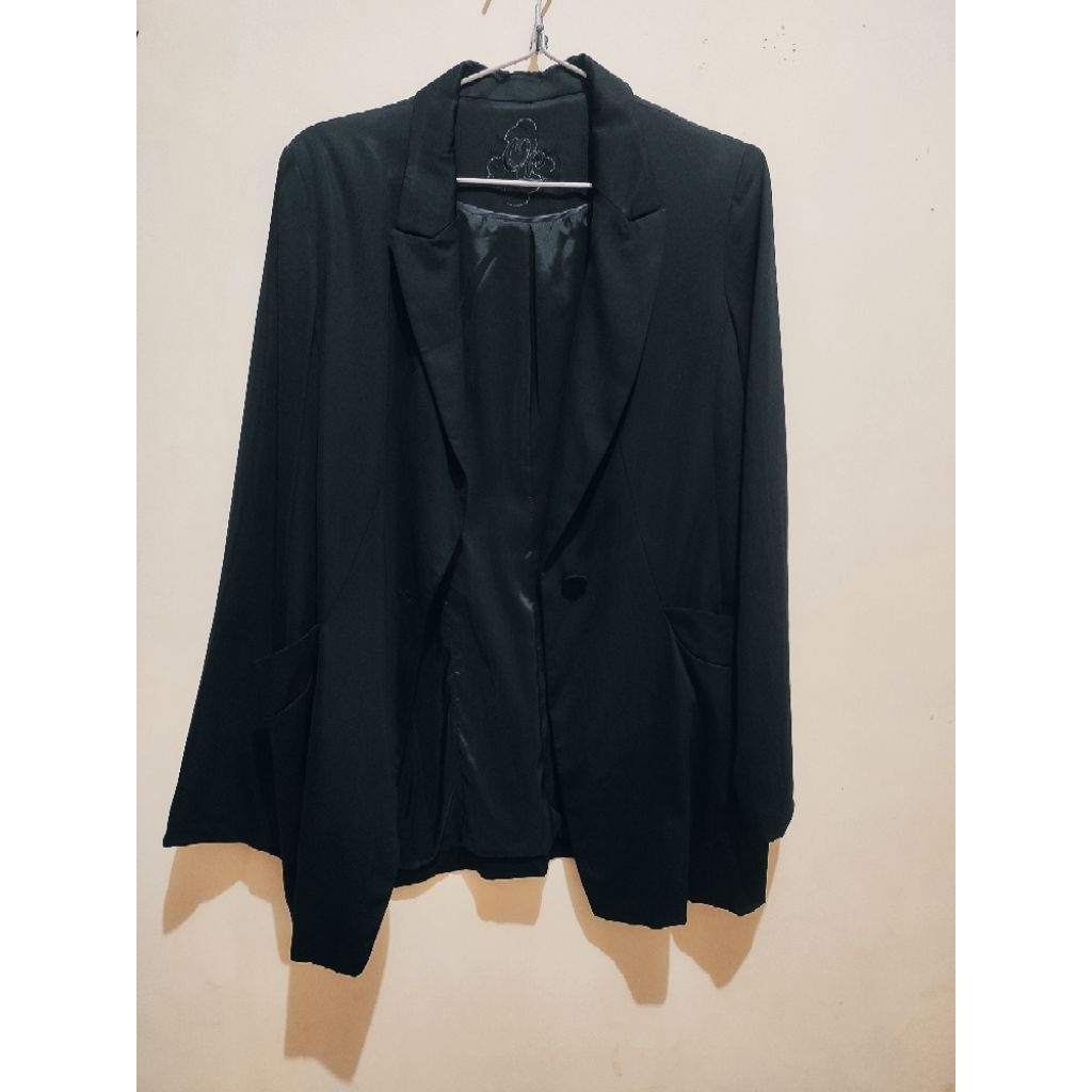 Blazer hitam pekat