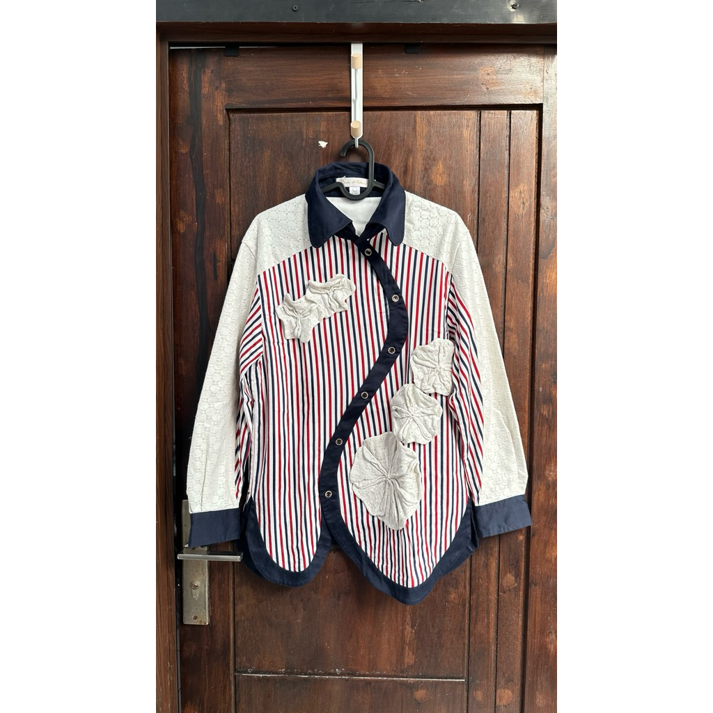 PRELOVED Kemeja Bunga Salur Tempel Bloom et Champs