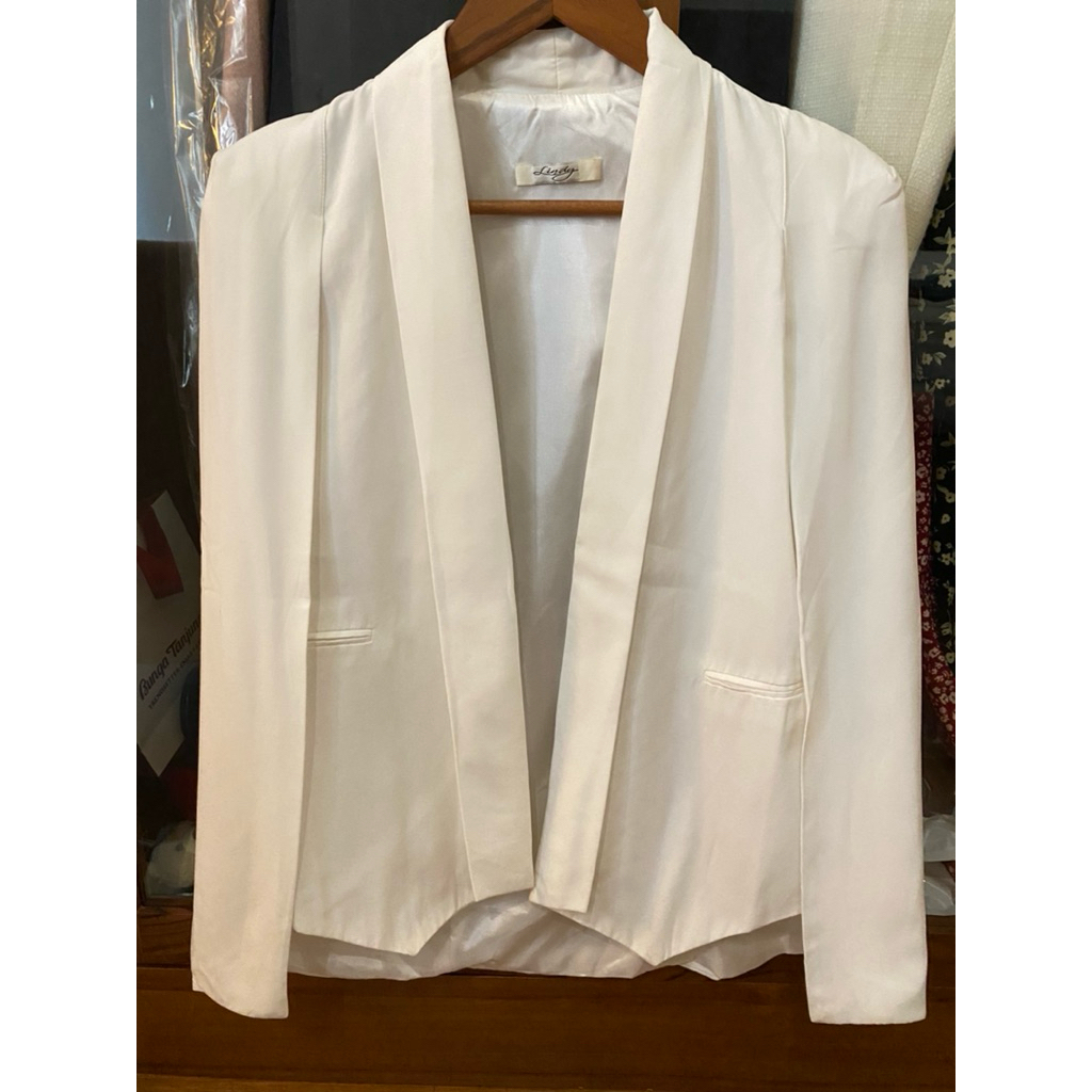 Blazer Putih Preloved