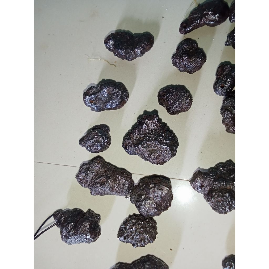 liontin batu badar besi nempel magnit