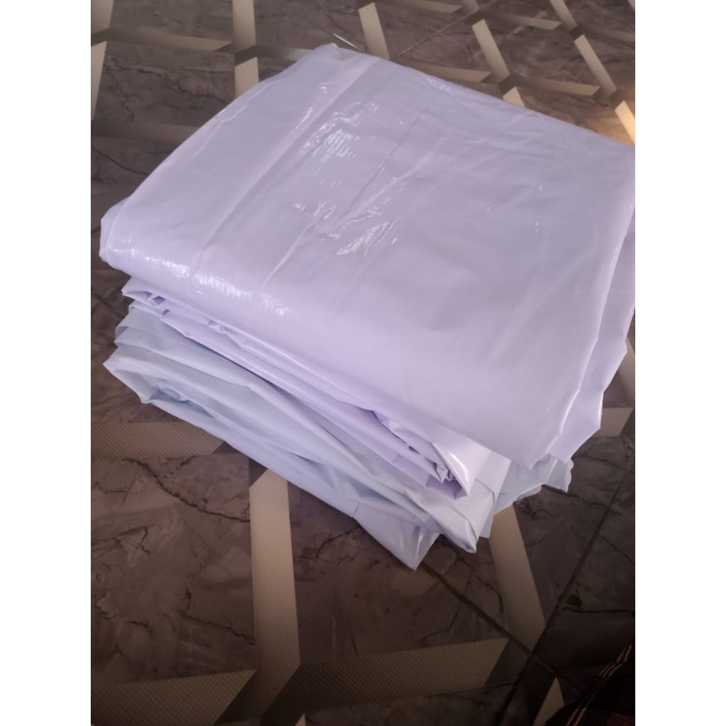 Spanduk Putih polos  atau banner ukuran 3 x 6 meter