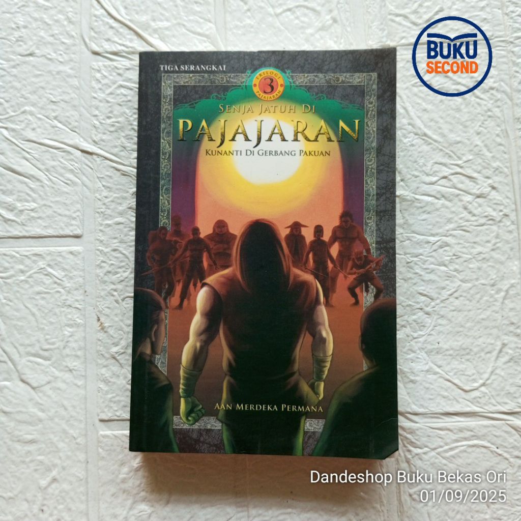 Senja Jatuh di Pajajaran oleh Aan Merdeka Permana (Kunanti Di gerbang Pakuan) Trilogi 3 - Novel Orig