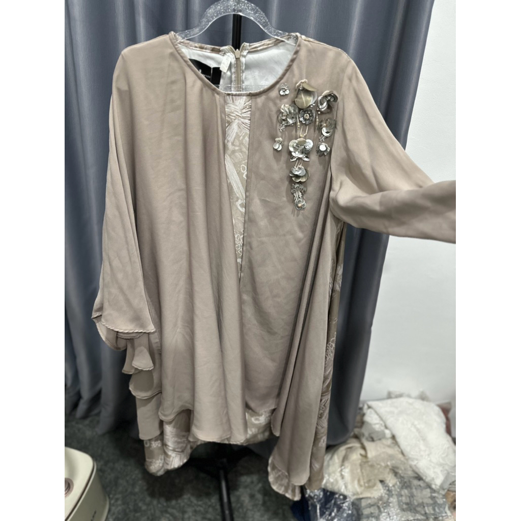 Preloved Blouse Les Amities Buttonscarves x Jenna Kaia. Good Condie