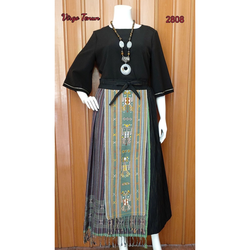 RTW 2808 Rok lilit tenun buna Bokong pewarna alam, Timor, NTT