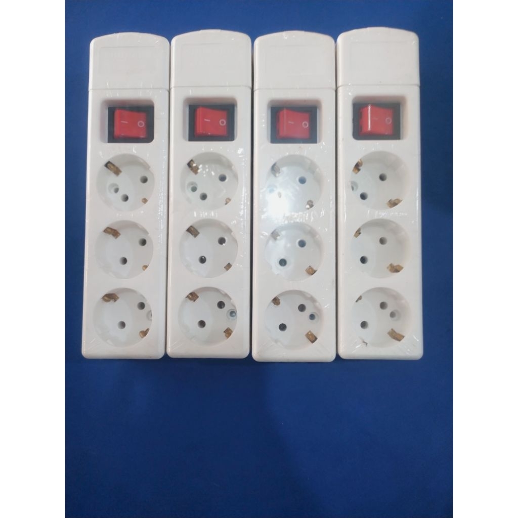 SHUKAKU SKU 813s New Series Stop Kontak 3 Lubang + Saklar 16A-250V