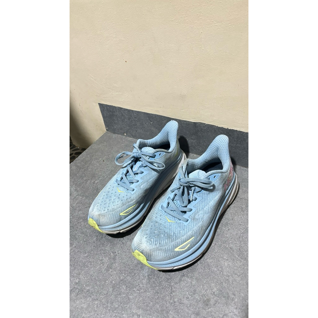 Sepatu HOKA CLIFTON 9 preloved