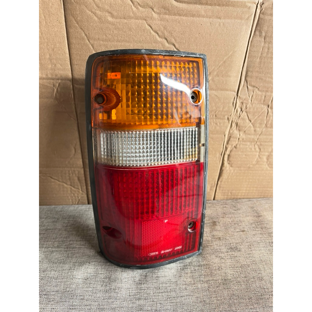 Lampu Stop / Stop Lamp Toyota Kijang Grand ( thn 1995 ) Depo + Soket + Bohlam