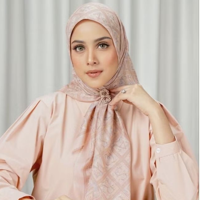 Autograph 2 Charmer Buttonscarves