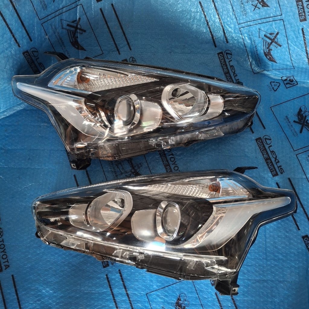 HEADLAMP LAMPU DEPAN MOBIL SIENTA V 2016 2017 2018 2019 ORIGINAL SEPASANG