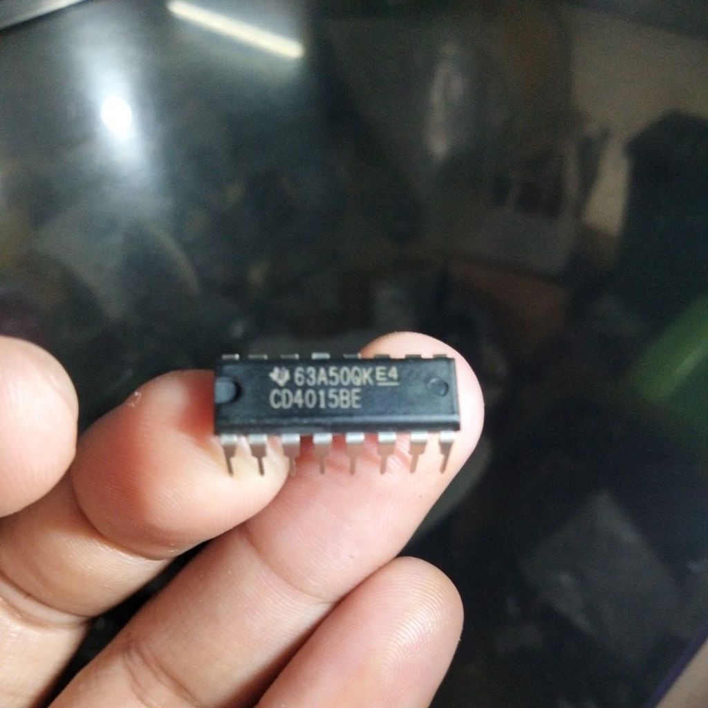 IC CD4015BE HEF4015 16PIN