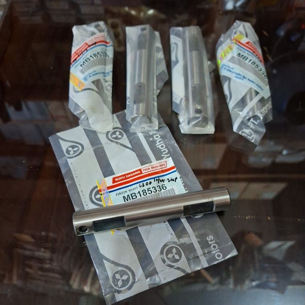 Pen Gardan Pinion Shaft L300 Disel MB185336
