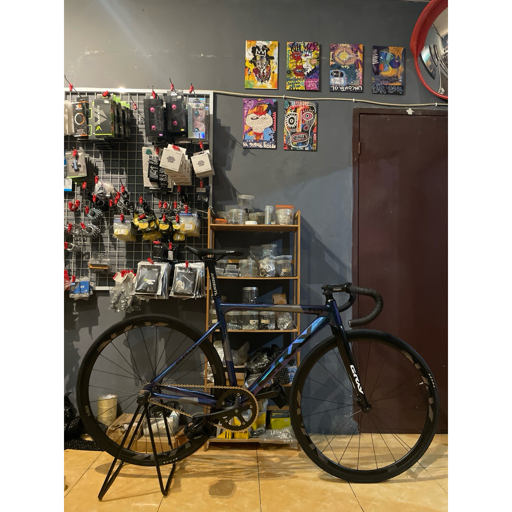 Fullbike Gray F18 fork carbon fixie aerodinamis