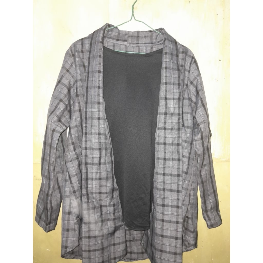 Outer Kotak-Kotak Abu + Tanktop Hitam (Set 2 in 1)