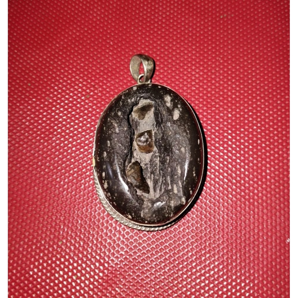 Liontin badar besi unik antik semeru lumajang asli liontin badar besi unik antik batu di dalam batu