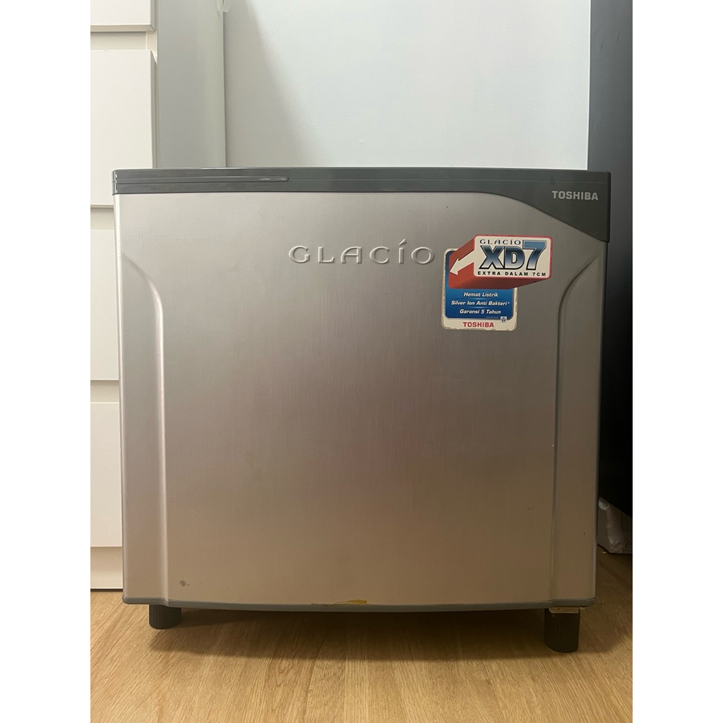 Kulkas Toshiba Glacio GR-N9PI Second Bekas 1 Pintu 60 Liter