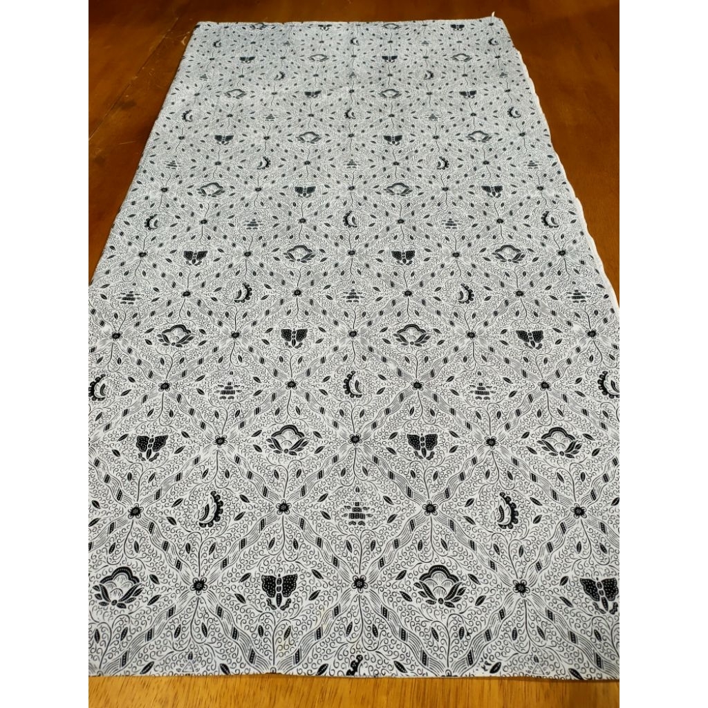 Jarik batik motif Sido Mukti hitam putih solo
