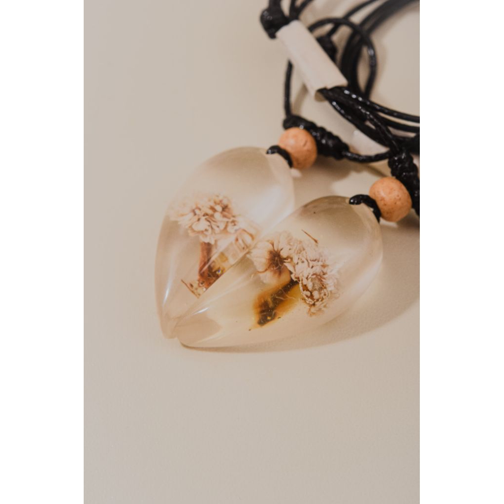 kalung edelweiss | kalung resin | couple love | cocok untuk pasangan