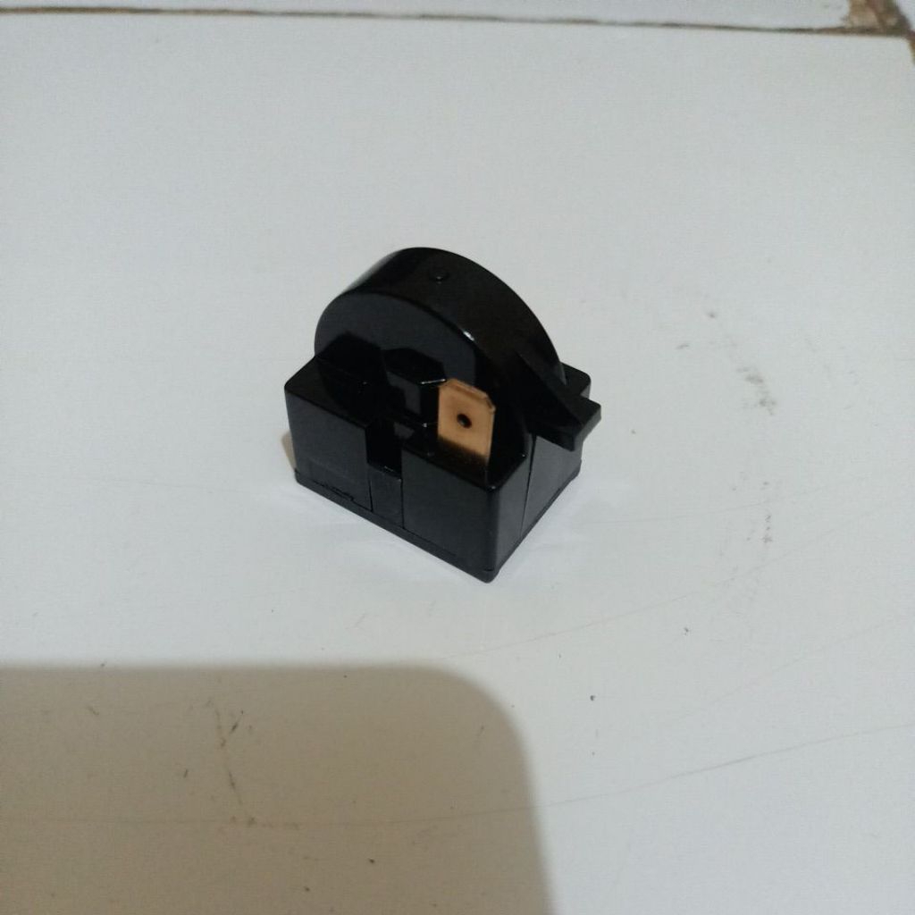 Relay/PTC kulkas 1 kanan