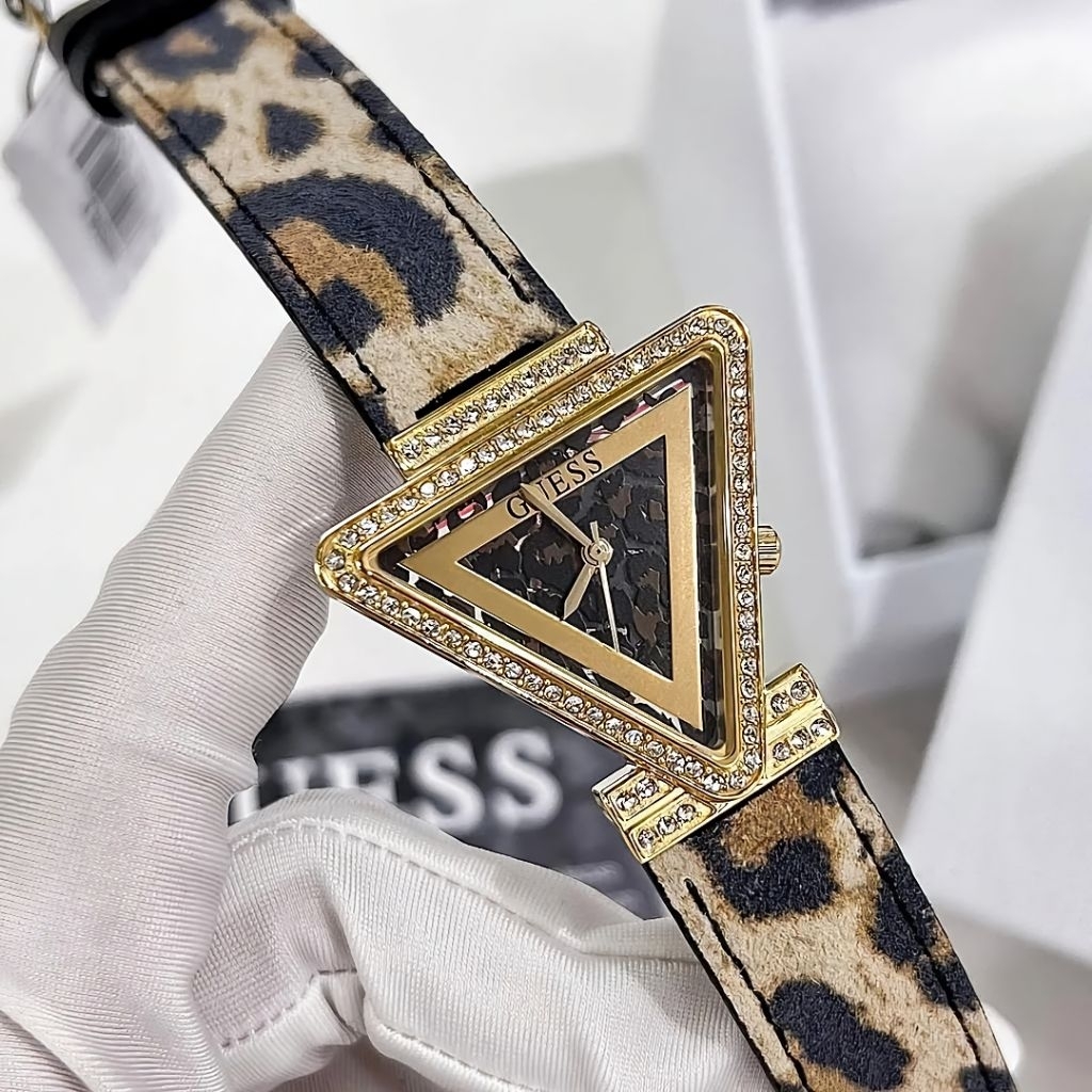 GUESS TRIANGLE LEOPARD FAME ORIGINAL JAM WANITA
