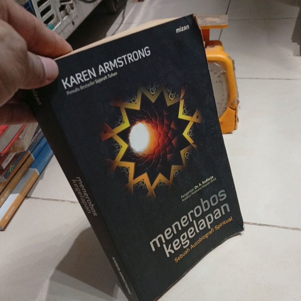 menerobos kegelapan KAREN ARMSTRONG