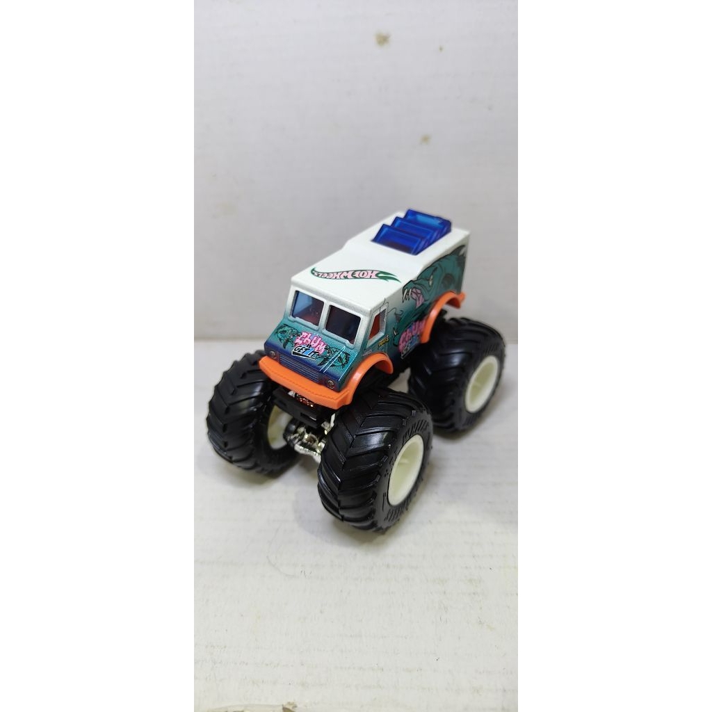 HOT WHEELS MONSTER TRUCKS