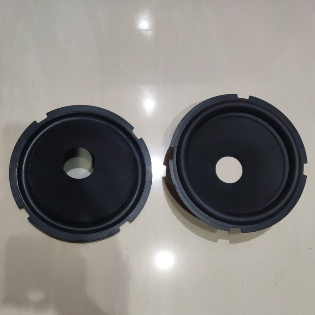Daun Speaker 6 inch Hitam