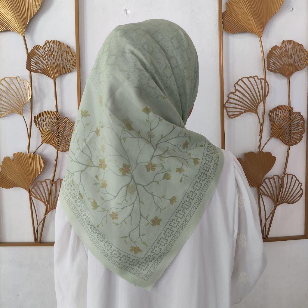 Hijab Motif segi empat Motif Bunga Kecil Standar Voal Ptemium Pink putih hitam Navi