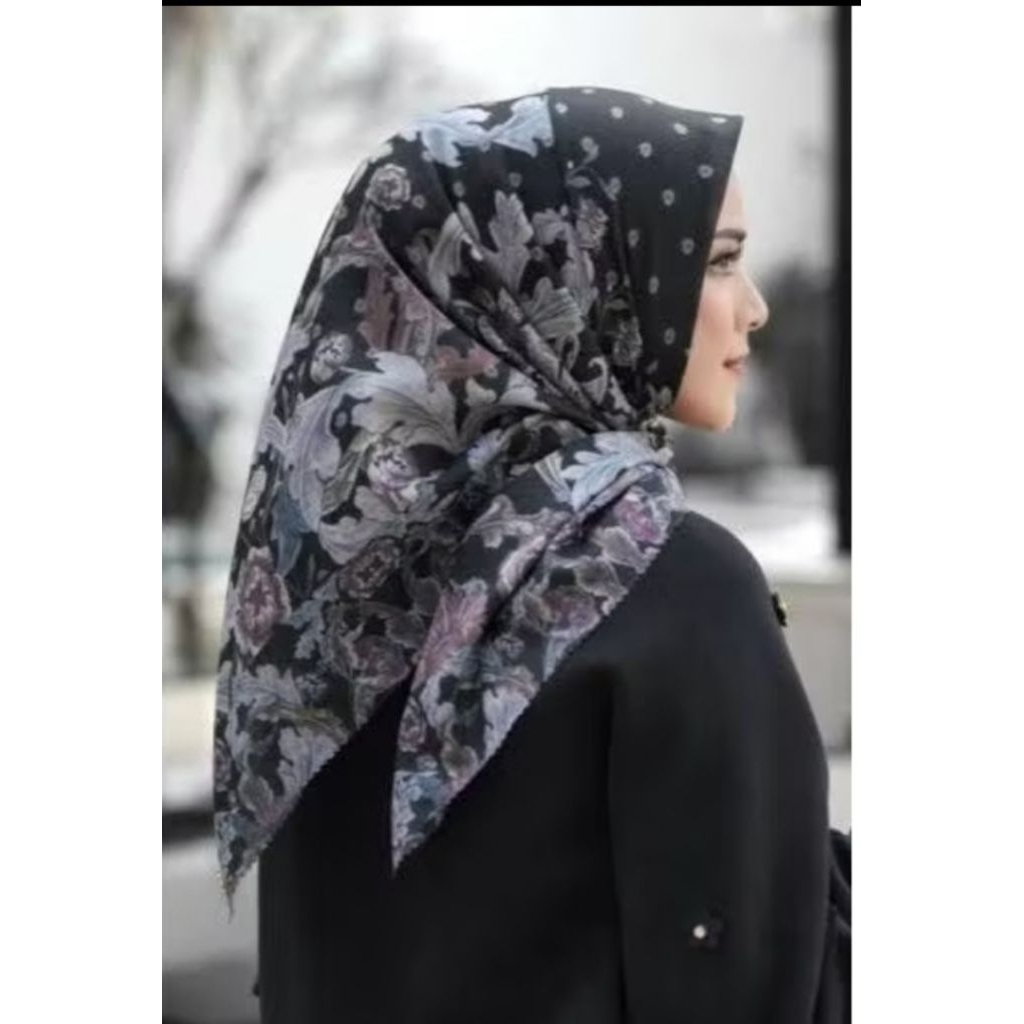 Buttonscarves Royale Black