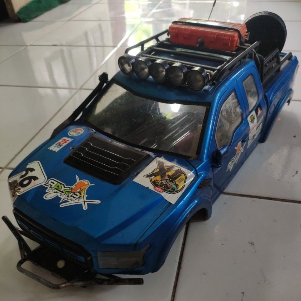 hard body rc 1/10 Ford f150 raptor + bemper metal full acc