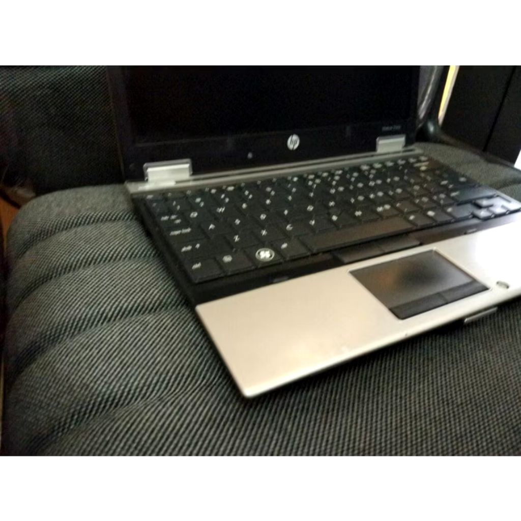 Laptop kecil HP elitebook 2540p Intel Core i7