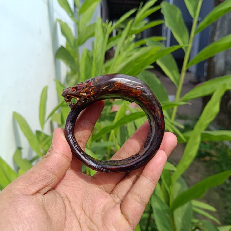Gelang Akar Bahar Merah Ukir Macan Tembus Cahaya Original/Gelang Akar Bahar Asli/Akar Bahar Asli