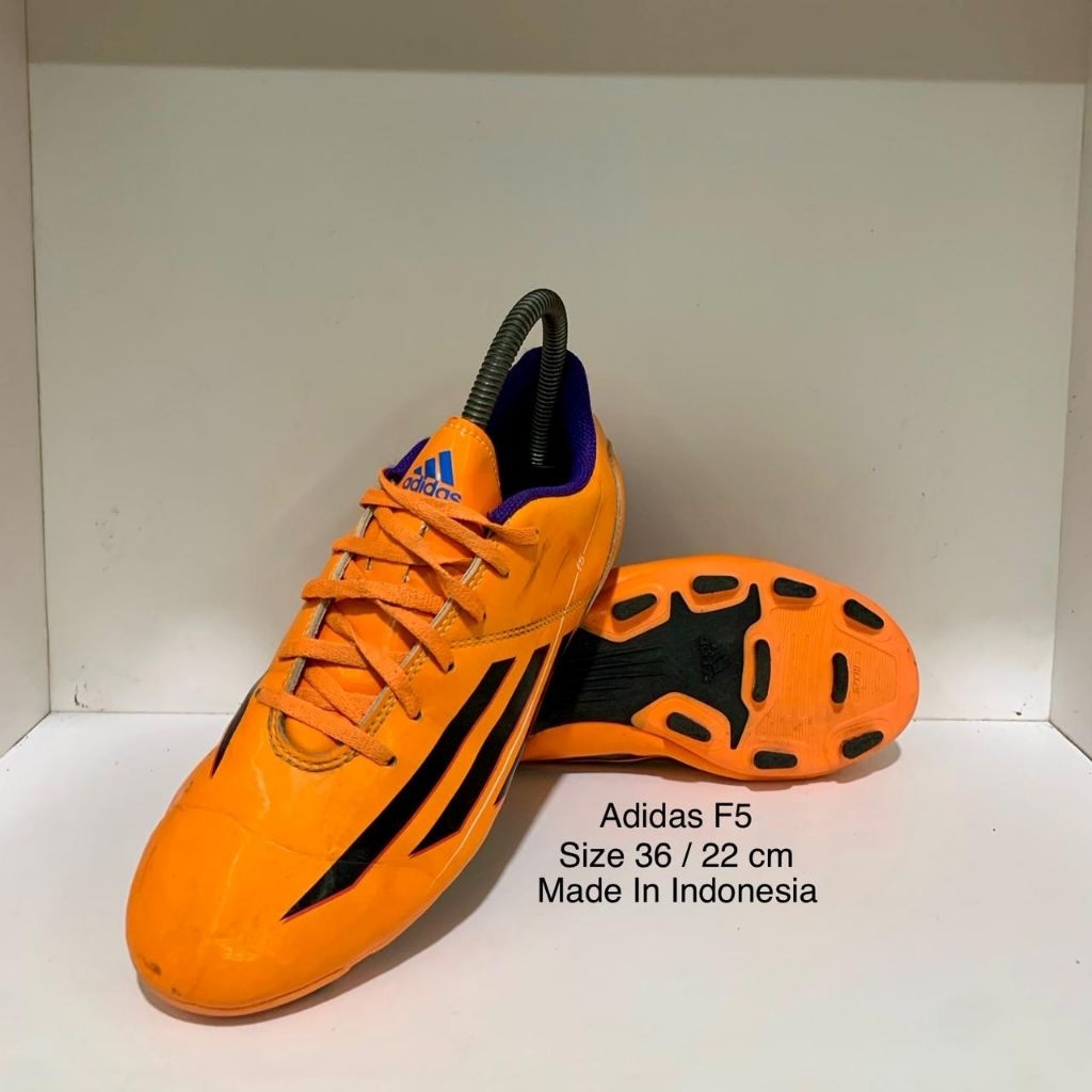 Sepatu Bola Adidas F5 Preloved