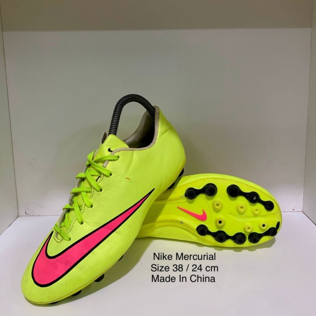 Sepatu Bola Nike Mercurial Preloved