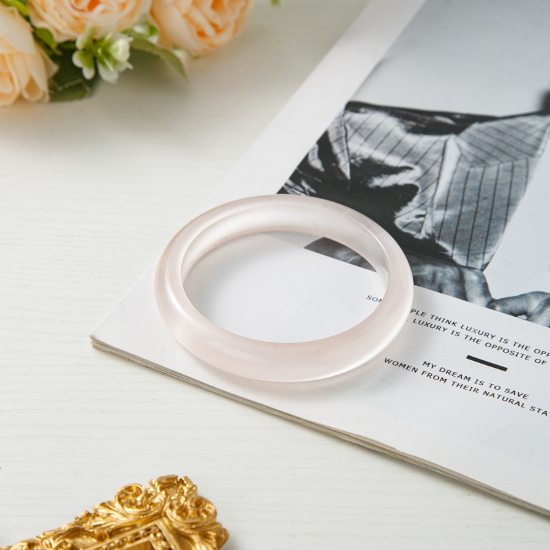 Bangle Rose Quartz Cantik Sekali, Kondisi Baru, Desain Bagus 59.4mm Tebal 10.4mm